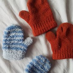 Unisex blue mittens size uni baby 2 euro each pair