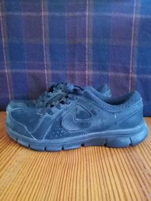 Nike Flex Experience RN size 4 black school work shoes