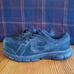 Nike Flex Experience RN size 4 black school work shoes