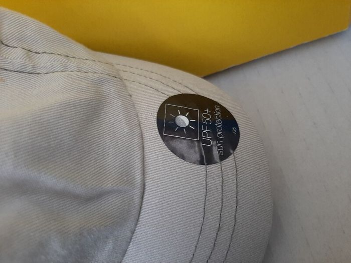 New childs sun hat 12/18 mths marks & Spencer