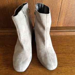Ladies Grey Faux Suede High block heel ankle boots Size 4