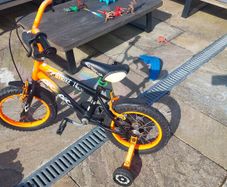Kids 14" Strike Bike with Stabilisers - Age 3 to 6 Years
