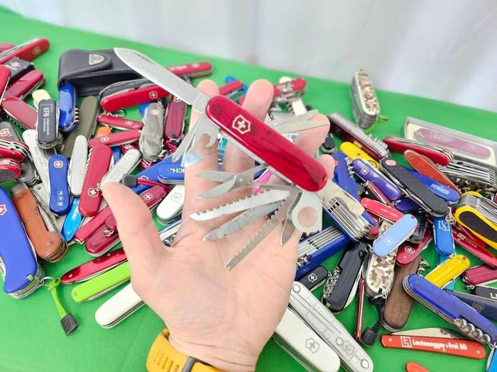 Vintage 1980s Victorinox Champion Discontinued Collectable Swiss Army Knife 91mm