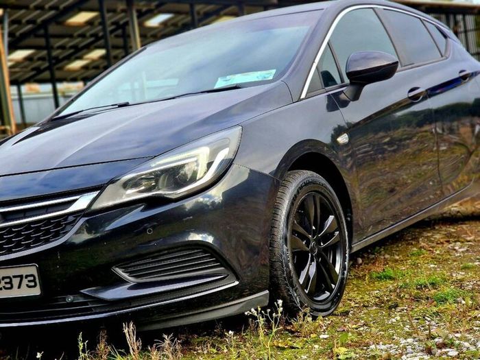 2016 Vauxhall Astra Blacked-out D-badge