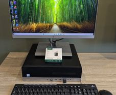 HP Elitedesk 800 G4 PC with Intel i5 8th Gen CPU 16GB DDR4 22" LCD Windows 11 & Office 2024 Pro, Wifi, Bluetooth