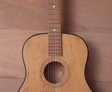 Guitar full size
