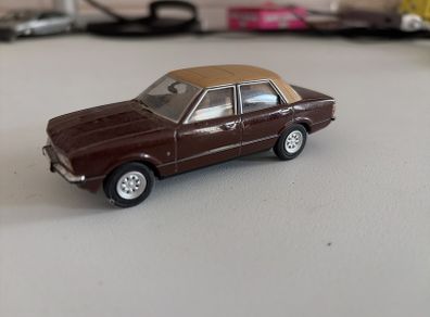 Vanguards Ford Cortina Mk4