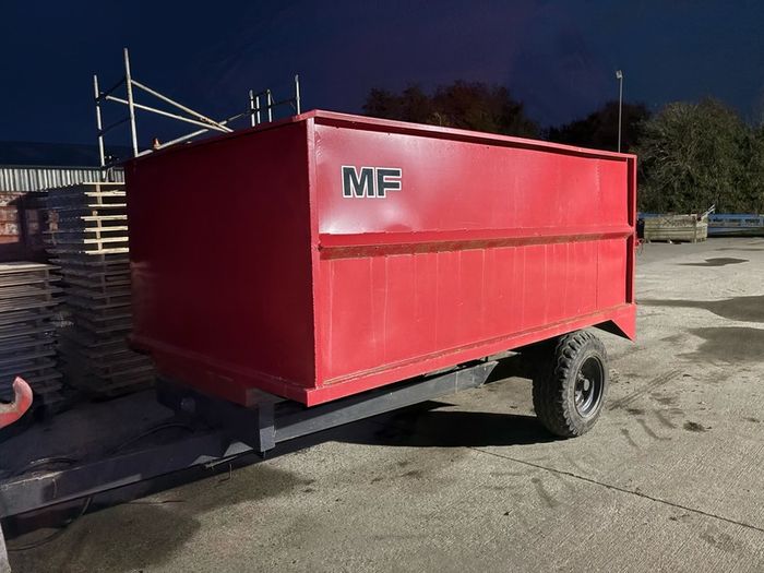 New Build Tipping trailer in as new Condition 9.5ft x 6ft wide