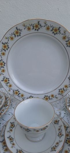 Vintage 21pce Fine Porcelain Teaset Yellow Floral & Gold Trim. 1970s- 1980s