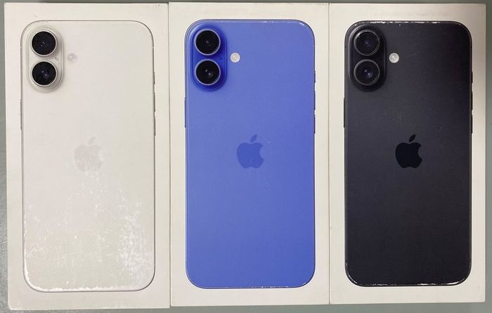iPhone 17,256GB (IRISH STOCK)ALL COLOURS AVAILABLE Brand New Sealed Unlocked 1 year Apple Warranty Free Screen Protector and Phone Cover RECEIPT