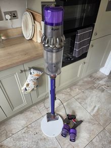 Dyson V11 Absolute Cordless Vacuum + Freestanding Dok Stand, Extra Filters & Spare Motor