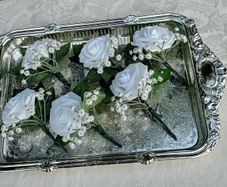 6 White Wedding Buttonholes