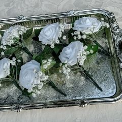 6 White Wedding Buttonholes