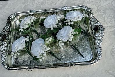 6 White Wedding Buttonholes