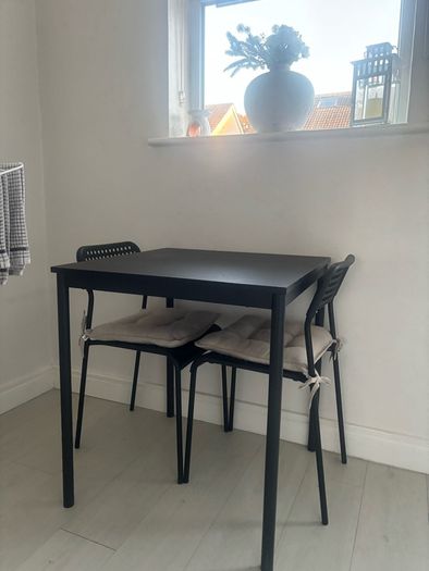 Black table small