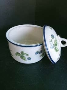Wedgwood "Bramble" Casserole Dish