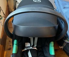 Cybex Aton b2 I-size car seat and base