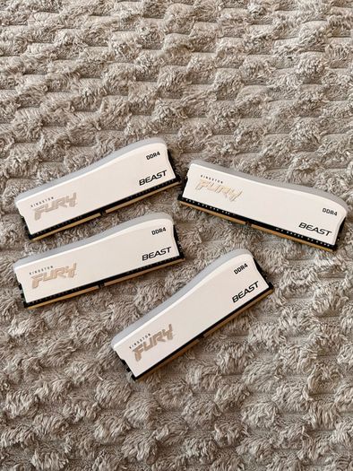 Kingston Fury Beast RGB 4x8GB DDR4-3200