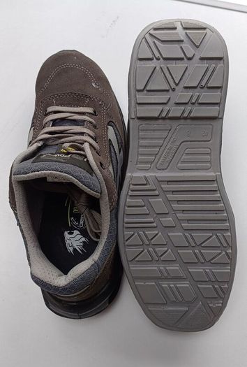 shoes worker
