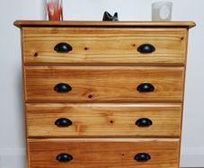 Pine chest of drawers