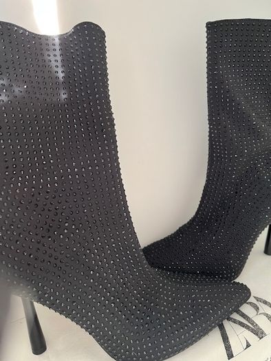 High-heel Dressy Ankle Boots With Sparkly Rhinestones Sequins Jet Black. In Excellent Condition Size Eu 39 Uk 6.   With original protective bag.