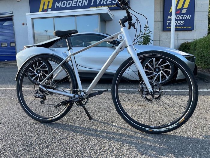 BMW Urban Bike 29 Disc Brakes Shimano Deore