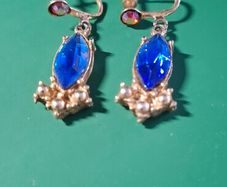 Earrings screw on
