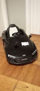 Audi R8 Spyder ride on car