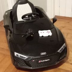 Audi R8 Spyder ride on car