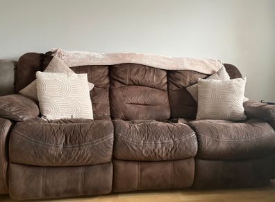 3 seater recliner sofa and 2 armchairs