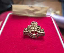 Vintage Girl Guild Trefoil Promise Badge