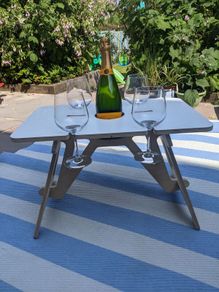 Wine picnic table & wine glasses