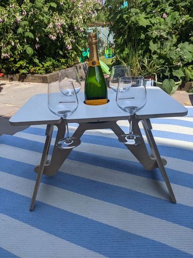 Wine picnic table & wine glasses