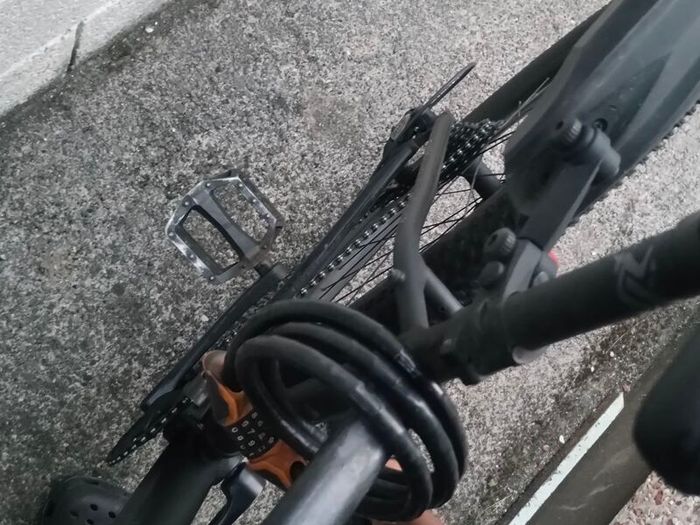 Carerra Vengeance (Medium) + Halfords Combination Lock