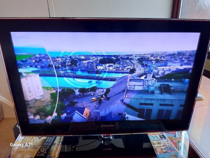 Samsung 32 inch TV, Model UE32B6000V, 4 HDMI, USB etc, Beautiful screen and picture, comes with Remote Control