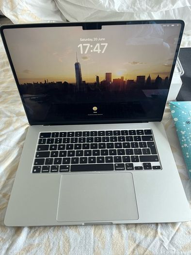MacBook Air 15" M3 (2024) 16GB RAM 512GB SSD Like New, Warranty
