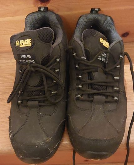 Safety boots
