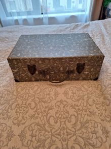 Suitcase Box