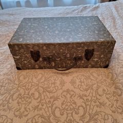 Suitcase Box