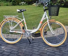 Ladies Bike N Basket Lovely Condition
