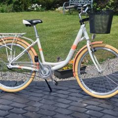 Ladies Bike N Basket Lovely Condition