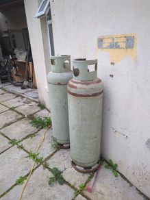 2 gas bottles
