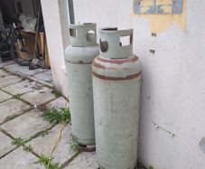 2 gas bottles