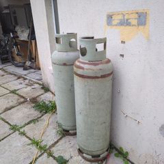 2 gas bottles