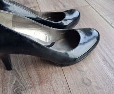 Naturalizer black high heels