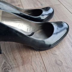 Naturalizer black high heels
