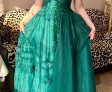 Debs Dress / TY Ball dress / Prom Dress - Stunning Peacock Green Debs TY Ball Dress - Size (6-8)