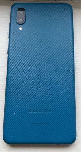 Job lot of 12 phones, 6 phone cases and 6 loose parts