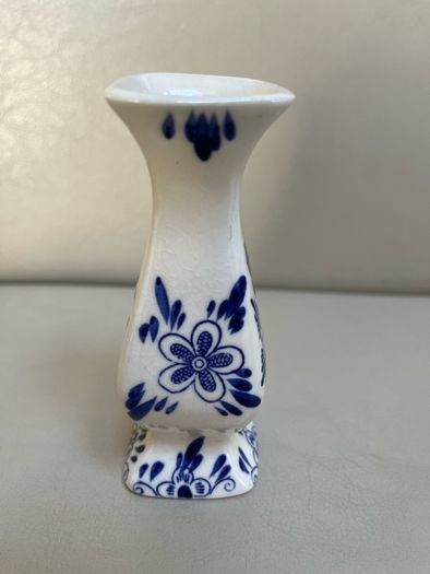 Hand painted Delft bluecolour mini vase