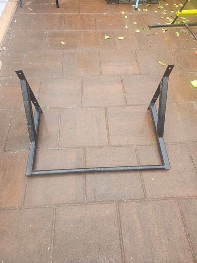 Wall mounted Pull up bar